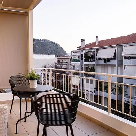 Living In Urban Chic Apartment