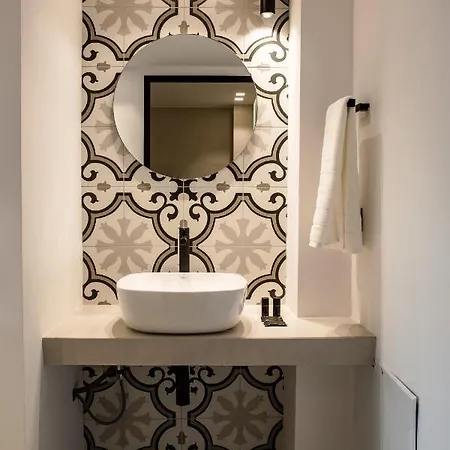 Living In Urban Chic *