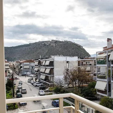 Living In Urban Chic Apartment *