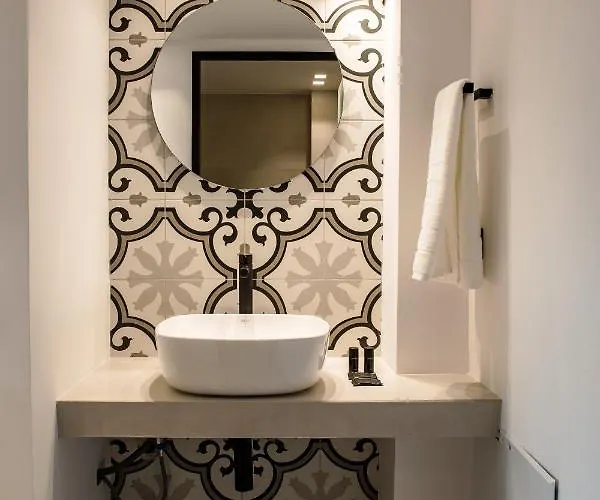 Living In Urban Chic *